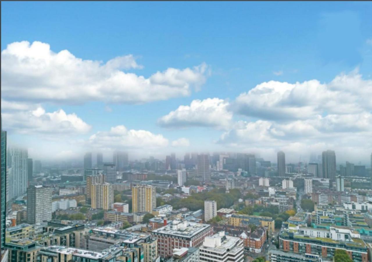 4-Bed Flat With Stunning Views Appartement Londen Buitenkant foto